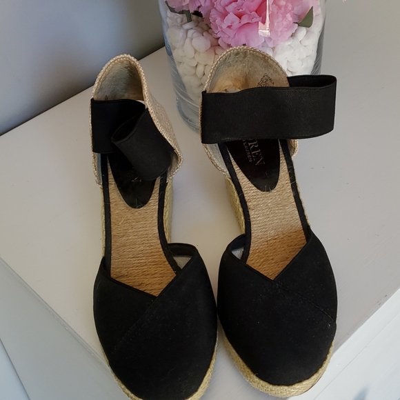 Ralph Lauren Shoes - Ralph Lauren black EEUC Charla shoes